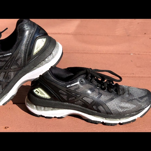 Women’s ASICS Gel Nimbus sneakers - Picture 2 of 3